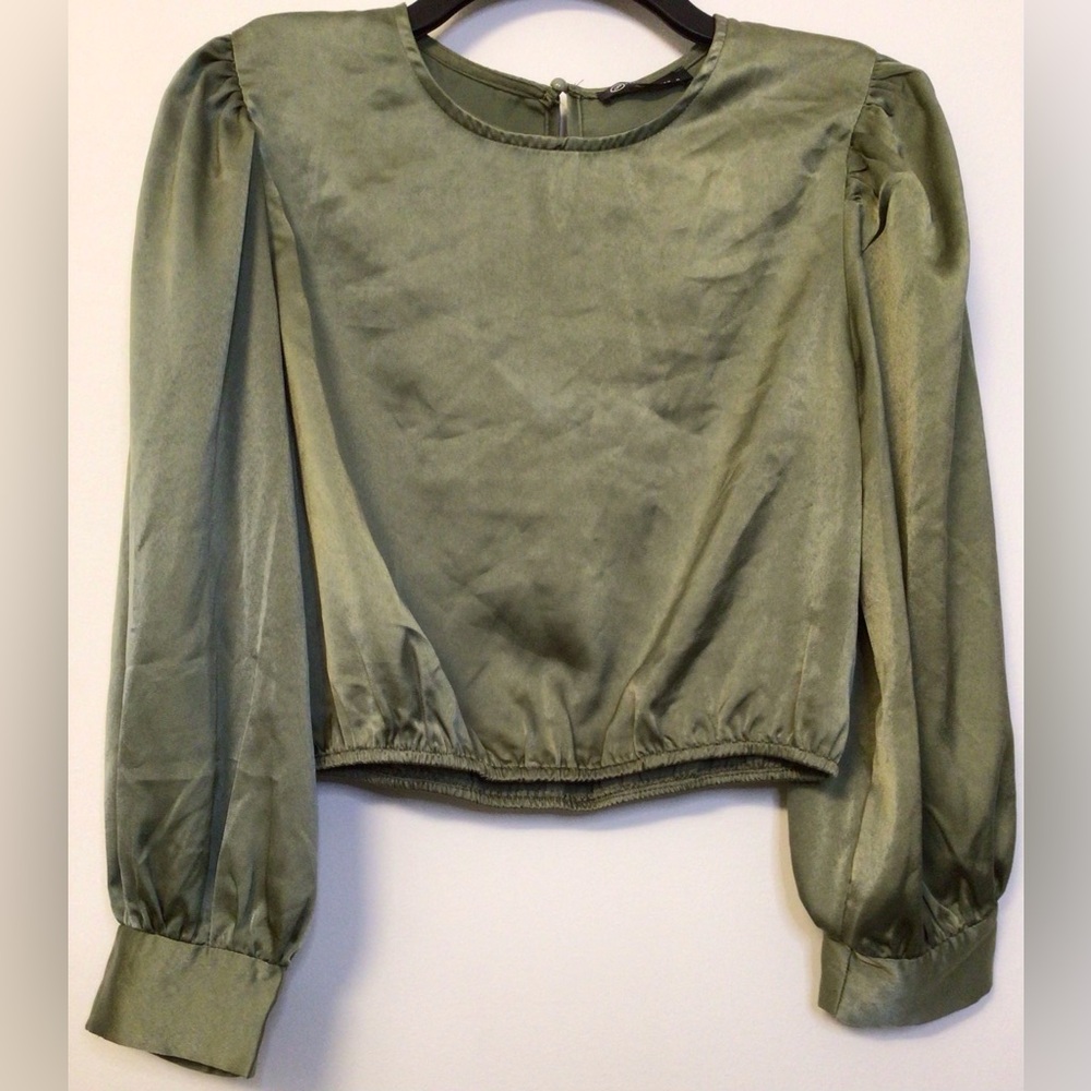 Pretty garden green satin feel long sleeve crop top size small